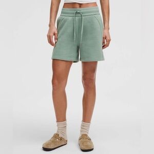 Lululemon Scuba High-Rise Short 5" | Size 10
